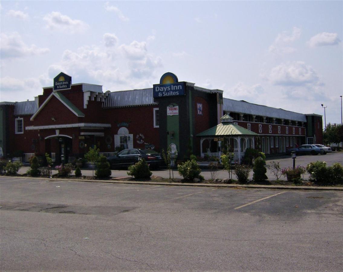 Days Inn & Suites By Wyndham Terre Haute Exterior foto
